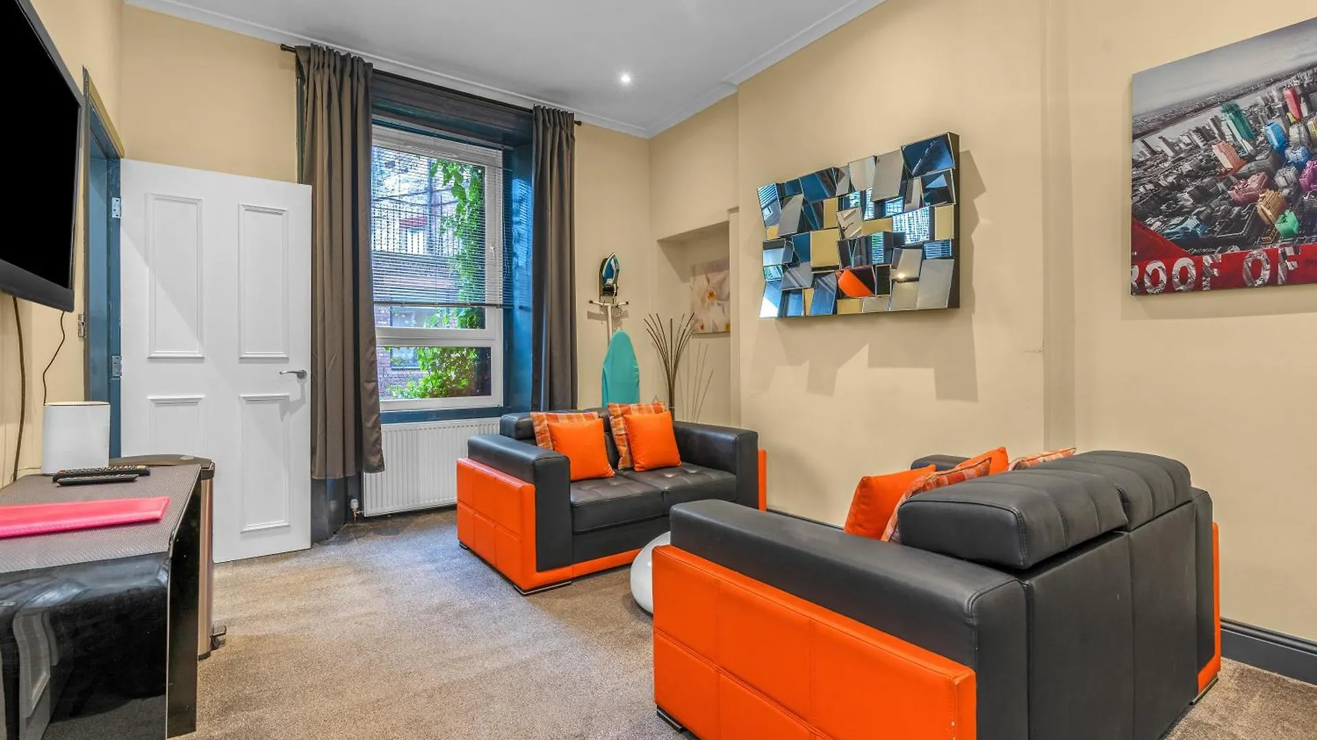 Cosy Modern City Centre Flat Edinburgh 0*,