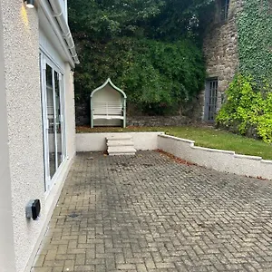 Cameron Coach House Modern In Murrayfield Edinburgh